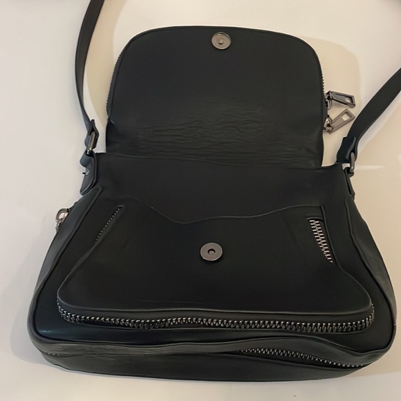 Aldo Faux Black Leather Crossbody Zipper Purse Bag - Picture 12 of 16